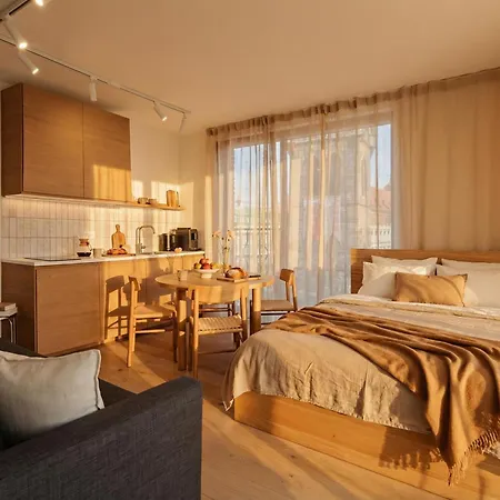 Turnkey I Henry's Tower Apartment