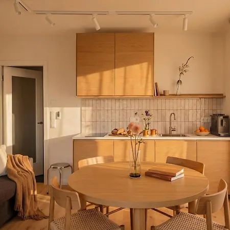 Turnkey I Henry's Tower Apartment *