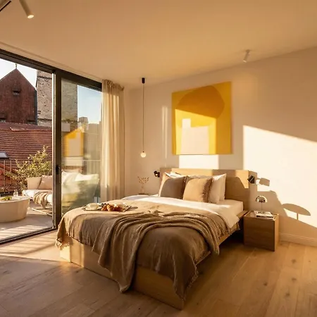 Turnkey I Henry's Tower Apartment *
