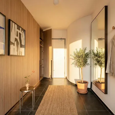 Turnkey I Henry's Tower Apartment Prag