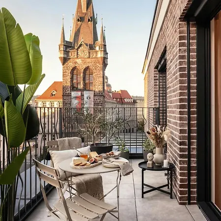 Turnkey I Henry's Tower Apartment *